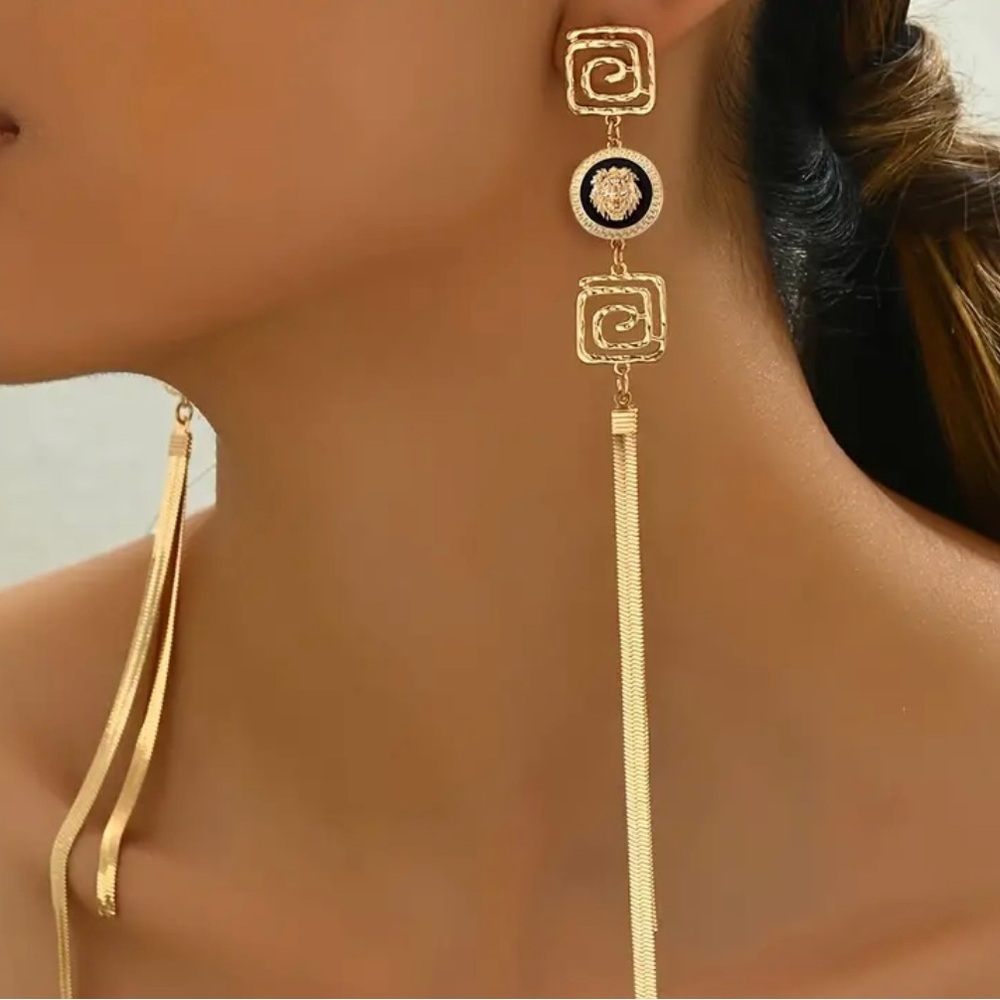 Elegant Gold Dangle Earrings